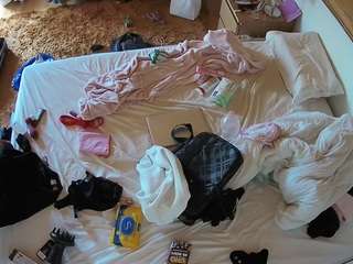 voyeurcam-julmodels-whitebed-3 camsoda stream image, 09.10.2025 18:00