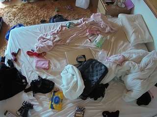 voyeurcam-julmodels-whitebed-3 camsoda stream image, 09.10.2025 18:00