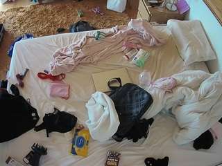 voyeurcam-julmodels-whitebed-3 camsoda stream image, 09.10.2025 18:00