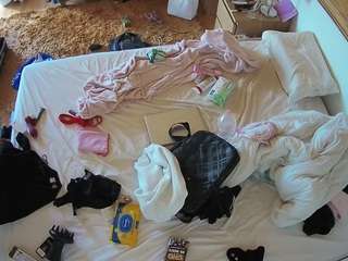 voyeurcam-julmodels-whitebed-3 camsoda stream image, 09.10.2025 18:00