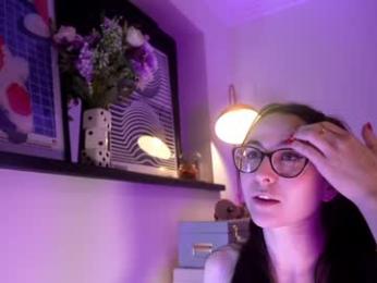 littlee33 chaturbate stream image