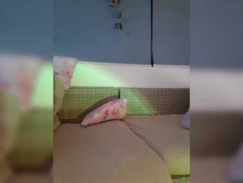 LittleDelora bongacams stream image