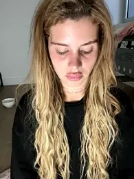 EmiliaCatalina stripchat stream image, 19.10.2025 19:00