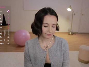 MissEssie bongacams stream image