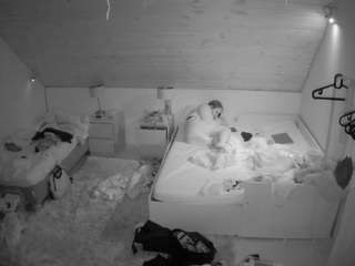 voyeurcam-julmodels-whitebed-2 camsoda stream image, 10.11.2025 22:00