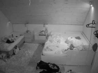 voyeurcam-julmodels-whitebed-2 camsoda stream image, 10.11.2025 22:00