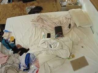 voyeurcam-julmodels-whitebed-3 camsoda stream image, 14.11.2025 19:30