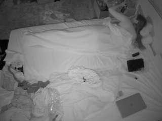 voyeurcam-julmodels-whitebed-3 camsoda stream image, 14.11.2025 19:30