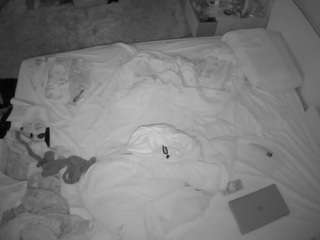 voyeurcam-julmodels-whitebed-3 camsoda stream image, 14.11.2025 19:30