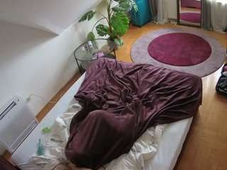 voyeurcam-julmodels-whitebed-4 camsoda stream image