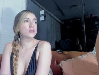 cuteanddesesperate chaturbate stream image