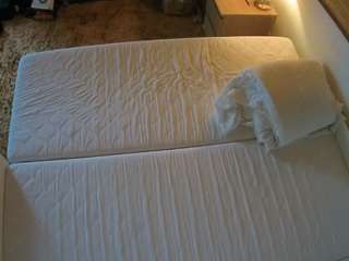 voyeurcam-julmodels-whitebed-3 camsoda stream image, 13.12.2025 15:00