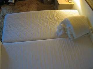 voyeurcam-julmodels-whitebed-3 camsoda stream image, 13.12.2025 15:00