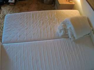 voyeurcam-julmodels-whitebed-3 camsoda stream image, 13.12.2025 15:00