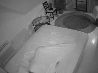 voyeurcam-julmodels-whitebed-4 camsoda stream image