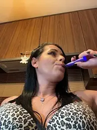 Hotmomcheckk_ stripchat stream image