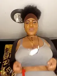 AmazonianMistress stripchat stream image