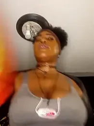 AmazonianMistress stripchat stream image