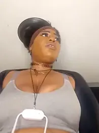 AmazonianMistress stripchat stream image