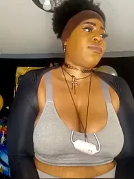 AmazonianMistress stripchat stream image