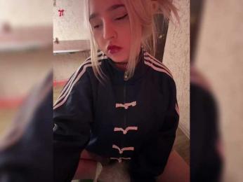 LittleDelora bongacams stream image