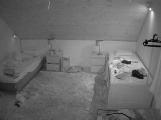 voyeurcam-julmodels-whitebed-2 camsoda stream image, 21.01.2026 14:30
