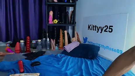 kittyy25 stripchat stream image