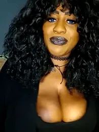 AmazonianMistress stripchat stream image