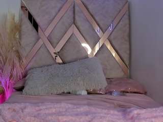 dana-curly camsoda stream image