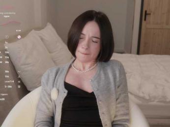 MissEssie bongacams stream image