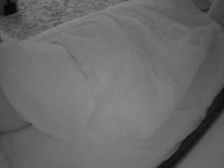 voyeurcam-julmodels-whitebed-4 camsoda stream image