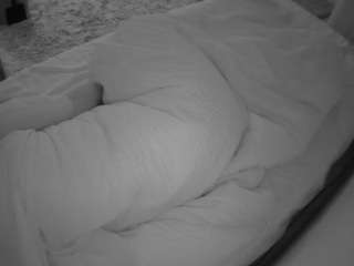 voyeurcam-julmodels-whitebed-4 camsoda stream image