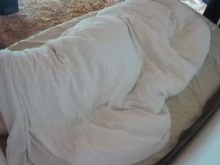 voyeurcam-julmodels-whitebed-4 camsoda stream image