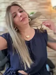 _Abril-Office1 stripchat stream image