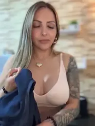 _Abril-Office1 stripchat stream image