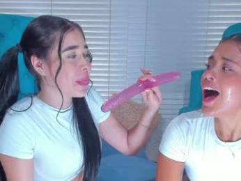 cuteanddesesperate chaturbate stream image