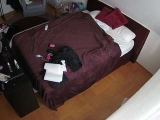 voyeurcam-julmodels-whitebed-2 camsoda stream image, 26.02.2026 18:50