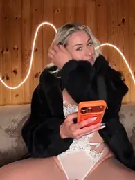 petrouchkaaa_ stripchat stream image, 22.03.2026 20:00