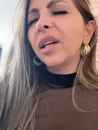 _Abril-Office1 stripchat stream image