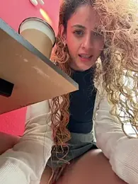 alana15 stripchat stream image