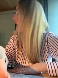 EmaSalis stripchat stream image, 21.04.2026 07:40