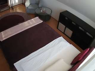 voyeurcam-julmodels-whitebed-2 camsoda stream image, 05.05.2026 14:10