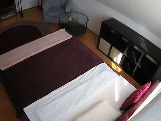 voyeurcam-julmodels-whitebed-2 camsoda stream image, 05.05.2026 14:10