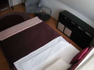 voyeurcam-julmodels-whitebed-2 camsoda stream image, 05.05.2026 14:10