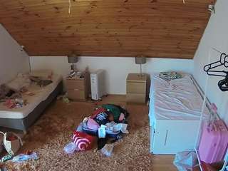voyeurcam-julmodels-whitebed-3 camsoda stream image, 05.05.2026 14:10