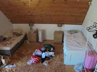 voyeurcam-julmodels-whitebed-3 camsoda stream image, 05.05.2026 14:10