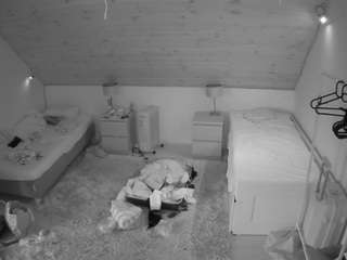 voyeurcam-julmodels-whitebed-3 camsoda stream image, 05.05.2026 14:10