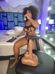 riri_brunnete stripchat stream image, 12.05.2026 04:00
