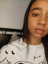 Zoe_Sweett18 stripchat stream image, 12.05.2026 19:10