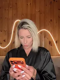 petrouchkaaa_ stripchat stream image, 13.05.2026 19:00